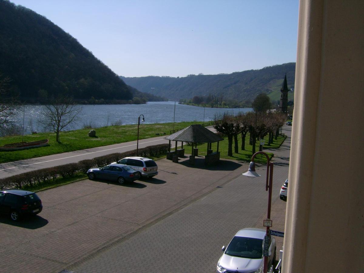 Gasthaus Zur Traube Hatzenport エクステリア 写真